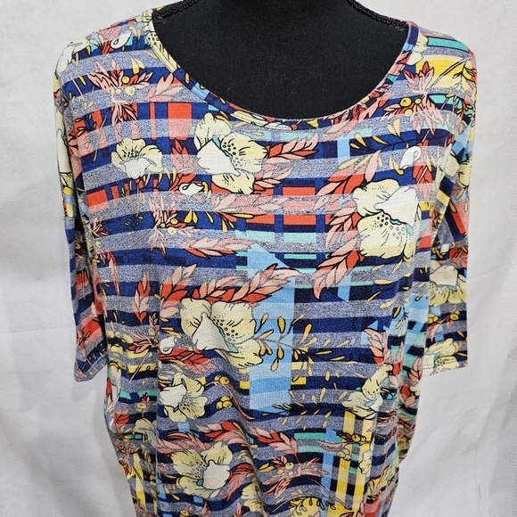 Lularoe Irma Bright Floral Tunic 73% Polyester 23% Rayon 4% Spandex Size M - Picture 2 of 7